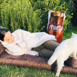 Michaela Kuklová Instagram - S radostí hlásím, že MŮŽETE SOUTĚŽIT o 3 balíčky krmiva pro kočku nebo psa, každý v hodnotě 2.000,- Kč.‼️
Podmínky jsou jednoduché. -Sledovat @pucalka_krmiva 
-označit jednoho kamaráda (-ku) -napsat do komentáře, jestli bude balíček pro kočku nebo psa.
Jde o českou firmu, které na kvalitě záleží.:-)))
Mají třeba i tyhle pohodlné a hezké pelíšky Aminela (viz foto). Samozřejmě i mnoho jiných…
Tak nevím, jestli ho našim zvířátkům dám…😄
Jo, abych nezapomněla, losování proběhne za týden, v neděli večer❗️
@pucalka_krmiva 
@marppetfood 
#krmiva #pes #kocka#spoluprace