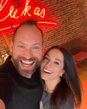 Michaela Kuklová Instagram - Děkujeme se synem móc šikovnému Lukášovi @lukasklucky za ozdravené a krásně upravené vlasy na dnešní @avonpochod 
Joo, to jsem se ještě smála, teď už je ze mě dokonalý zombie. Včera jsem měla jen ruplou žilku v oku, dnes mám zánět lícního nervu a teď už opuchlou půlku obličeje. Aspoň, že ty vlasy mám zase krásný! Zkusím zaspat, třeba bude zítra líp. Dobrou.:-)
@hairtrendcz 
#vlasy
