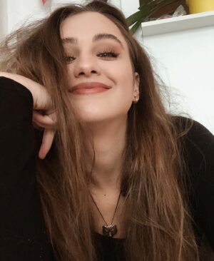 Michaela Petřeková Instagram - Mám pocit, že do sebe furt někdo něco píchá, upravuje, odstraňuje, přidává.
Proto chci vynést své #squishycheeks na které jsem pyšná!