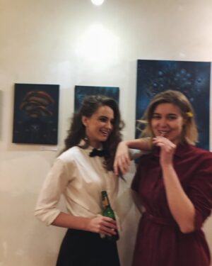 Michaela Petřeková Instagram - V 1.třídě:
,, Až vyrosteme, já budu herečka a Ty malířka, jo Magdi?"
,, Jo a budeme žít v Prazeee!"

Tak jsme asi vyrostly.
 #kamarádkyodplenek