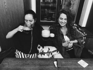 Michaela Petřeková Instagram - S Lily na víno, se Sabčou na pívo.