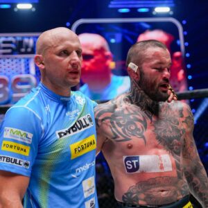 Michał Materla Instagram - Mimo upływu lat każda porażka boli tak samo,a może i nawet bardziej .  Ale na to co było nie mamy już wpływu . Gratuluję @pawel.pawlak.mma zwycięstwa.  Obroniłeś mistrza w klatce ,ale Jesteś też mistrzem poza nią za Twoją postawę i incjatywe . Dziękuję wszystkim moim trenerom , klubowym kolegom  i bliskim za to że we mnie wierzą i mnie wspierają . Dziękuję wszystkim sponsorom i parterom . 
…………………………………………………….
 @tenzipolska @ihsteam @bksolarsystem.pl @btgympolska @st_medical_clinic @pitbullsports @vitamin_clinic @kruksdifferent @protein_point_szczecin @steakhouse_evil_szczecin @stockholm.calling.eyewear @fundacja_cancerfighters @skivegas.pl @asobecar @pagat_szczecin @przystanek_w_drzewach @iphone.szczecin.pl @columbususacars @gonzo_szczecin #ALSECCO #KMS #STEMB