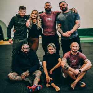 Michał Materla Instagram - Zimowy @obozmma.pl dobiegł końca . Wyjątkowy czas , gdzie ciężkie treningi były świetnie zbalansowane dobrym humorem , relaksem i pysznym jedzeniem . .  Dziękuję @plociennik_marta za zaproszenie . Dziękuję kadrze trenerskiej za fantastyczną atmosferę i uczestnikom za zaangażowanie 🫡.