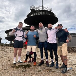 Michał Materla Instagram - Dzięki wsparciu i uprzejmości @fundacjawgoryserca i @skivegas.pl spędziliśmy aktywnie i uczynnie wyjątkową sobotę ! Uśmiech Poli i Korneli jest bezcenny .