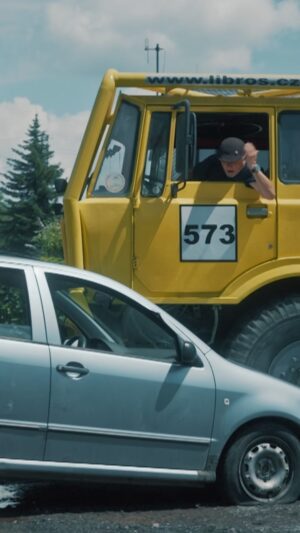 Michal Suchánek Instagram - Moderátoři si získali mé symaptie hlavně tím, že do čehokoliv jsem je posadil, to hned odřídili 😀🚘 Plnej Kotel na Prima COOL každý pondělí.. 🚀