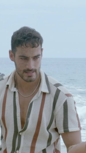 Michel Duval Instagram - Y que se acaba esta aventura 🎬 Feliz y agradecido de formar parte del equipo #MareaDePasiones 🌿

GRACIAS @gisellegonzalezproduccion por confiar en mi para darle vida a este personajazo, por tu dedicación y profesionalismo siempre! A @rocachero por guiarme en este camino y a @carloscockmarin por la confianza y libertad actoral! A mis compañeros que fueron la mejor sorpresa del proyecto ❤️

@okaginer por tu entrega como protagonista y la forma espectacular en la que llevaste este barco. @matlechat por esos momentos de mate y por siempre traer buena vibra al set.

@alexdelamadrid por comprar himself flowers y convertirse en un hermano para mi! @margaritamparra por dar el 100 en cada escena

A mi familia ahooo! Por tantas aventuras y risas! Me los llevo en el corazón por siempre @pacopizana @alfredogatica @ana_tenan @arianasaavedra @alejandra.zaid @yosoy_emi 

A todo el cast y todo el crew! Que bonita vida, que bonitas coincidencias, por más aventuras así ❤️🎬 #MareaDePasiones