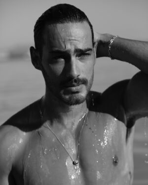 Michel Duval Instagram - Nelle pofondità del mare, ritrovi te stesso. Sonó Acqua Di Gio 🌊 @armanibeauty #acquadigio #publicidad