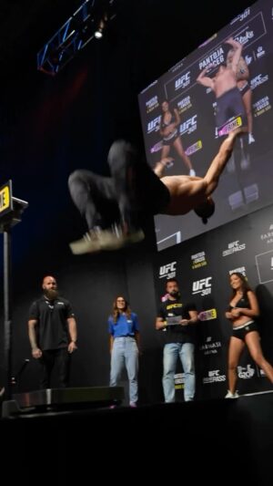 Michel Pereira Instagram - NÃO TEM PRA NINGUÉM! 

Vamo pra cima, AMANHÃ É DIA DE SHOW BB 👊🔥

#ufc #fight #mma #rio #rj #ufc301