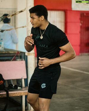 Michel Rivera Instagram - NO ONE SUCCEEDS WITHOUT EFFORT. THOSE WHO SUCCEED OWE THEIR SUCCESS TO PERSEVERANCE🔥🐝🦋 

NADIE LO LOGRA SIN ESFUERZO. AQUELLOS QUE TRIUNFAN DEBEN SU ÉXITO A PERSERVERANCIA

@arm.photoshoot_ 📸