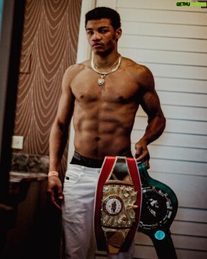 Michel Rivera Instagram - As long as you believe in yourself nothing is impossible🎥🍿📸🦋🐝

BIG NEWS 🗞️ ARE COMING 🔜
Fight date 📅🦋🐝🇩🇴🇺🇸

Vienen grandes noticias pronto 
Fecha de pelea 🎥🍿 📸 

GOD IS MY LORD 🤲🏽👏🏽🙌🏽