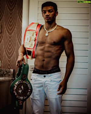 Michel Rivera Instagram - As long as you believe in yourself nothing is impossible🎥🍿📸🦋🐝

BIG NEWS 🗞️ ARE COMING 🔜
Fight date 📅🦋🐝🇩🇴🇺🇸

Vienen grandes noticias pronto 
Fecha de pelea 🎥🍿 📸 

GOD IS MY LORD 🤲🏽👏🏽🙌🏽
