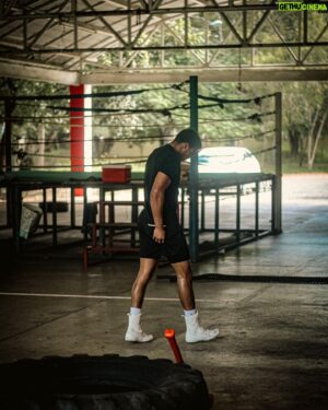 Michel Rivera Instagram - NO ONE SUCCEEDS WITHOUT EFFORT. THOSE WHO SUCCEED OWE THEIR SUCCESS TO PERSEVERANCE🔥🐝🦋 

NADIE LO LOGRA SIN ESFUERZO. AQUELLOS QUE TRIUNFAN DEBEN SU ÉXITO A PERSERVERANCIA

@arm.photoshoot_ 📸