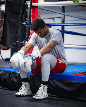 Michel Rivera Instagram - When you hear more criticism than praise, remember that no one wants you to succeed.🦋🐝🇩🇴🔥👑 we back in July on @daznboxing @salita_promotions