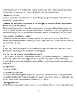 Michela De Rossi Instagram - Che rumore fa il pubblico in ascolto?
«Non è mai un vero silenzio. È un brusio. Ed è pieno di quelle cose che senti tu, sulla pelle, nel petto, nel collo. Quando sei in scena, il tuo udito è più forte del solito. E ogni più piccolo rumore ti sembra un frastuono».

Ed è importante, in questi casi, riuscire a mantenere una distanza con il pubblico?
«Tocchi un tasto estremamente interessante per me. Io non ho mai creduto nella concentrazione; io credo nell’attenzione».

Che differenza c’è?
«La concentrazione è qualcosa che ti porta dentro di te, mentre l’attenzione ti proietta verso l’esterno. E io penso che un attore non debba mai concentrarsi, ma sempre allenarsi all’attenzione. Se ti concentri, non sei in grado di accogliere ciò che ti succede intorno. Quando sei attento, invece, come gli animali nella natura, entri a far parte di tutto il resto».

La nuova ospite di Supernova è Michela De Rossi (@michela.derossi).

Grafica: Claudio Montani (@squilibrista_yt).

Grazie a Valentina Palumbo (@lapalumbocomunicazione).

Buona lettura.