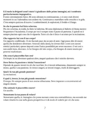 Michela De Rossi Instagram - Che rumore fa il pubblico in ascolto?
«Non è mai un vero silenzio. È un brusio. Ed è pieno di quelle cose che senti tu, sulla pelle, nel petto, nel collo. Quando sei in scena, il tuo udito è più forte del solito. E ogni più piccolo rumore ti sembra un frastuono».

Ed è importante, in questi casi, riuscire a mantenere una distanza con il pubblico?
«Tocchi un tasto estremamente interessante per me. Io non ho mai creduto nella concentrazione; io credo nell’attenzione».

Che differenza c’è?
«La concentrazione è qualcosa che ti porta dentro di te, mentre l’attenzione ti proietta verso l’esterno. E io penso che un attore non debba mai concentrarsi, ma sempre allenarsi all’attenzione. Se ti concentri, non sei in grado di accogliere ciò che ti succede intorno. Quando sei attento, invece, come gli animali nella natura, entri a far parte di tutto il resto».

La nuova ospite di Supernova è Michela De Rossi (@michela.derossi).

Grafica: Claudio Montani (@squilibrista_yt).

Grazie a Valentina Palumbo (@lapalumbocomunicazione).

Buona lettura.