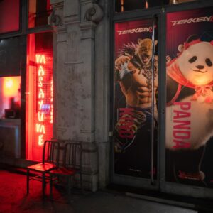 Michele Poggi Instagram - L’evento per il lancio di Tekken 8 di RoundTwo mi ha di nuovo ricordato quanto é prezioso uscire dalla grotta~. É stato splendido, e queste foto son talmente fighe (fatte da @alelamma 🎆) che mi sto chiedendo perché non ho un fotografo che mi segue ovunque. (@alis.mars.photo candidata assai, vista la meritata pubblicità nell’anima dei creativi 👀📸)