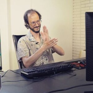 Michele Poggi Instagram - Escluse foto del mio ultimo viaggio, in arrivo, queste son le ultime immagini pre-operazione! Qui della giornata in cui ho provato titoli hardware heavy come Flight Simulator con il DLSS 3 usando una build con GeForce RTX 4060 Ti di @akinformatica! È davvero una delle nuove tecnologie che più apprezzo nell’industry, insieme a NVIDIA Reflex. In futuro cambierà Tutto e, spero, finalmente risolverà i fatidici “colli di bottiglia” creativi! @nvidiageforceit #adv #RTXOn 
@instaprodigeek @foxxett