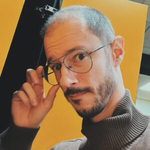 Michele Poggi Instagram - Nelle altre foto ero particolarmente piú orrendo, quindi appaio nella posa comfort per dirvi che sí, é un armadietto da palestra e sí, ormai c’è continuity, dieta, scheda e inizialisssimi risultati. 

“Step by Step”. ☕️ 👾