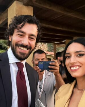 Michele Rosiello Instagram - Quando lavori "da casa"...
#lavocechehaidentro 
regia di @eros_puglielli
@luckyred
@mediasetinfinity 
@fiction_mediaset 
#raffaeleferrara