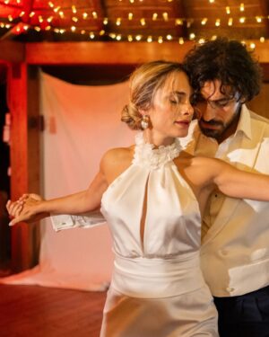 Michele Rosiello Instagram - por una cabeza
todas las locuras
para una mujer
todos los poemas
bailo el tango 
por una noche
y bailaré toda mi vida

@denisecapezzaofficial 🤍🥀
.
.
@virum_napoli 🤵
@lebaobabsposa 👰
@la_conca_sul_mare 
@studiofotograficocaserta