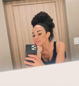 Michelle Ackerley Instagram - Morning 💛