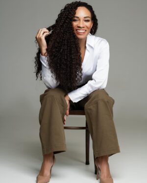 Michelle Ackerley Instagram - Hello Friday 👋🏾