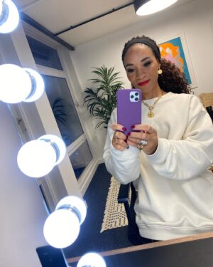 Michelle Ackerley Instagram - Monday morning ☀️