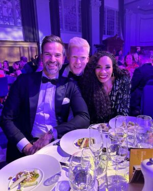 Michelle Ackerley Instagram - Nights that make you smile... Feel very grateful to be a part of this team! All made out of Manchester! 🐝
@bbcmorninglive 💛