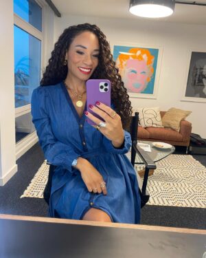 Michelle Ackerley Instagram - Monday morning ☀️