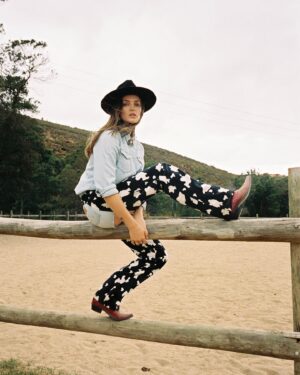 Michelle Allen Instagram - Moi, for @wrangler_europe ...
... by the cutest creative duo @craigmoore__ & @anso.me / image by: @adriaanlouw1 / cinematography by @fabianvettiger