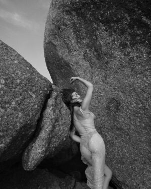 Michelle Allen Instagram - As I transitioned from maiden to mother I was reminded once again of the beauty of the womb. A portal between dimensions… the space between spaces where this world meets another. 

As I watched my body shape-shift to become a home for another I was humbled and in awe. Excited yet terrified. 

1. Me captured a few weeks ago by my dear friend and fellow creative @vaughan_photo 
2. The night my soul companion decided she was ready to be earth side. 
3. A flower I photographed that reminds me that solid matter is always vibrating at another frequency resonant to it’s energy. 
4. Me & mines placenta, the ultimate creatrix of life. 🌳 ❤️
5. I saw this somewhere here on instagram and of course it felt suited… to more life experiences than just this of course. 
6. Me by @vaughan_photo again… giving me portal feels. 

💫 💖 🌞