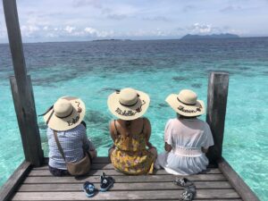 Michelle Ang Instagram - Breathtakingly beautiful remote Matakingi Island in East Malaysia, Sabah. Such clear turquoise waters 🐬