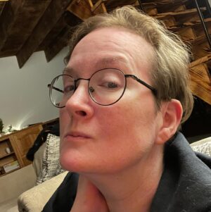 Michelle Belanger Instagram - Trying to wind down in this little cabin in the woods after a wild night investigating with old friends & new. My hair’s a little weird from wearing a blindfold for a couple hours. #paranormal #haunted #paranormalinvestigation #psychic #spooky