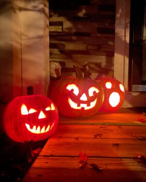 Michelle Belanger Instagram - The pumpkinating has commenced! Three gloriously orange gourds carved up in the name of spooky fun! 🎃🎃🎃 #halloween #jackolantern #spookyseason #pumpkin #fallfun🍁