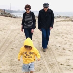 Michelle Clunie Instagram - Five years ago today my Father passed away. I was so broken hearted, I felt like I was having a heart attack. I called my GP and after every test and EKG imaginable he said I had the heart of a 28 year and what was going on? I told him my father passed away and he said you truly have a broken heart- it’s a real thing. I still cry once in awhile at the most bizarre moments. I still talk to my father as if he is simply ‘waiting for me in the other room’. I keep him close and I know he is hovering around me and Dashiell as the fierce protector he always was. Grief is funny. True grief leaves a hole in your heart but over time you no longer fall into the hole, you simply learn to live with it. I guess this is the price we pay for loving. How lucky are we to love. This was my father’s last time at the beach, the day he taught Dashiell to fly a kite. Rip Daddy. We love you 💕