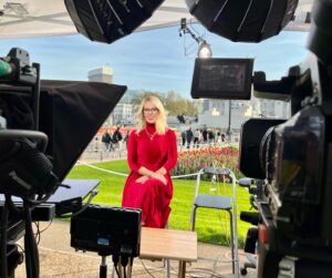 Michelle Dewberry Instagram - And that’s a wrap, from my first show of Coronation week, live from outside Buckingham Palace. 
.
.
I feel very blessed to have these opportunities - they are memories for life. 
.
.
Thank you to all who tuned in. If you missed us, I’ll be back there live tomorrow at 6pm. Come and join me on tv or your radio. 
.
.
 #debate #dewbsandco #dewbs #coronation #buckinghampalace #tvpresenter #tvstudio #gratitude #tradition #royalfamily #historyinthemaking #workingmama