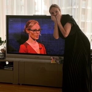Michelle Dewberry Instagram - Nail biting stuff (and very cringeworthy too in hindsight! 😂😂) my episode of The Chase on TV right now. I have no words for how utterly terrified I was!! Alas, it was all in the name of charity so am pleased I did it, loved my other teammates too! @sarahwillingham .
.
.
.
#generalknowledge #thechase #itv #tvquiz #terrified #quizshow #charity #womensaid #memories #funtimes