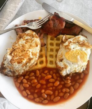 Michelle Dewberry Instagram - Sometimes in life - this is what you need. It sorts everything out! 👊🏻😂 (mastering the healthy pregnancy diet is a work-in-progress for me🤦🏼‍♀️)
.
.
.
.
.
.
.
.
.
#breakfastofchampions #whaffles #lockdowncooking #homecooking #pregnancydiet #musttryharder #cravings #mamatobe #preggers #pregnant #covidpregnancy #lockdownpregnancy #foodbasics