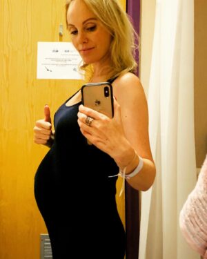 Michelle Dewberry Instagram - As I approach my fourth week in hospital; I’m tired, bored and have had another week of challenges and ups/downs, but I am also really chuffed because I hit another milestone and another pregnancy gestation week!! Whoop 💃🏻
.
.
This isn’t easy but we have to keep on going...Anyone else in my situation, try to keep the faith, keep strong and most importantly, try to keep holding on to your baby for as long as it is safe to do so 🙏🏻❤️
.
.
.
.
.
.
.

#PPROM #ppromawareness #srom #prematurebaby #premature #premmie #premmiepower #pregnancycomplications #complicatedpregnancy #hospitalstay #hospitallife #strongwomen #babymaking #pregnant #pregnancy #babymamma #bumppic #gratitude #worthit