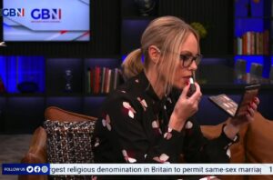 Michelle Dewberry Instagram - Me casually putting my lipstick on tonight -live on air- thinking we where on a commercial break (which we where we were supposed to have been!).
Gotta love a live tv blunder! 
.
.
.
.
.
#livetv #tvpresenter #tvstudio #makeup #bloopers