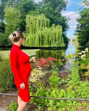 Michelle Dewberry Instagram - Park life! Loved being out in the park today. Felt sooo peaceful. All the spring flowers out too. Beautiful! .
.
.
.
.
.
.
#parklife #spring #flowers #park #views #pregnancylife #pregnant #mamatobe #mummatobe #babyonboard #pregnancystyle #maternitystyle #bumpstyle #pregnancyfashion #lockdownpregnancy #bumpwatch #outdoors #grateful #happy #covidpregnancy #maternity #preggers #sundaystroll #pregnancy