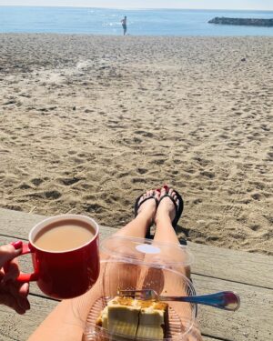 Michelle Dewberry Instagram - Perfect start to my day.... ☕️🍰🌞🏖
.
.
.
.
.
.
.
#cuppa #cake #carrotcake #chill #metime #relax #timeout #vitaminsea #sunshine #sunshinestateofmind #happy #blessed #ilovemylife #beachtime