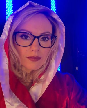 Michelle Dewberry Instagram - Wow I get roped into some strange things some times...Today was an arm-wrestle on national TV! 
You’ll have to watch our show on Sky News, The Pledge, to see if I won... 😂😂😂 .
.
.
.
.
.
.
.
.
.
#tv #banter #armwrestle #strongwoman #tvstudio #skynews #thepledge