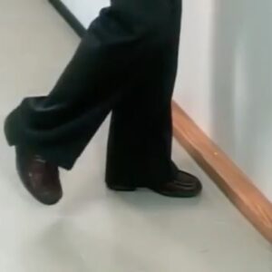 Michelle Forbes Instagram - ✨2️⃣0️⃣2️⃣2️⃣✨

Warm up your ankles…Stay strong…Stay healthy…Stay safe…fight for those you don’t know…be kind to animals…and the planet…and each other. 

Good luck everyone!… 
🕊🤍🍀🤍🕊

Repost: @concepttalk:Instructions on how to open a door.