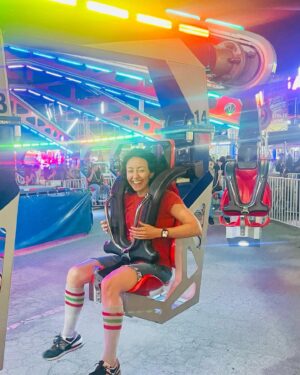Michelle Haro Instagram - Right now I’m taking a 15 minute nappers, but this was me this weekend at the @lacountyfair 🎈🎢🎡🎟️💗

#tired #lacountyfair #mondaymood