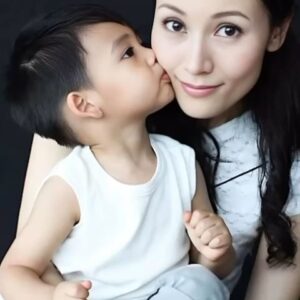 Michelle Reis Instagram - Happy Mother’s Day

#itnotaboutthegifts
#beingamomisthebestgift
#mommomemts
#sharethelove