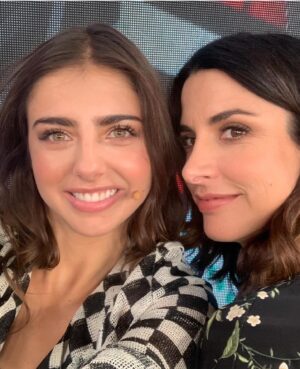 Michelle Renaud Instagram - @veronicatouss Eres la mujer más auténtica que conozco, nadie podía hacer reír como tú, con tu corazón tan grande, amorosa siempre y con una generosidad increíble.

Dejas tanta huella.. te voy a extrañar, te amo , amo haber tenido la dicha de conocerte♥️♥️

Mi más sentido pésame a toda tu familia🤍
Melita todo mi amor para ti. 🤍🤍