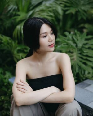Michelle Wong Instagram - POV: You got your colours analysed and were told black is your best neutral 🙈 what's your colour season? I'm a Bright Winter!

I honestly think it's been the best investment. It's made dressing and makeup so much easier. Anyone else obsessed? 😆❤️