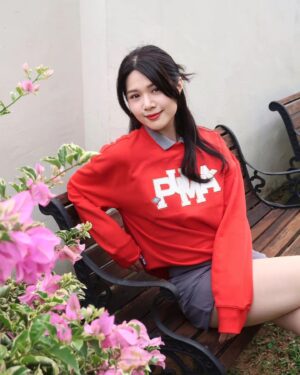 Michelle Wong Instagram - When your cousin is a photographer so you get the best CNY pics 😆😗 Wishing everyone a happy, healthy & prosperous Lunar New Year 🍊🍊🎀