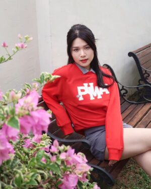 Michelle Wong Instagram - When your cousin is a photographer so you get the best CNY pics 😆😗 Wishing everyone a happy, healthy & prosperous Lunar New Year 🍊🍊🎀